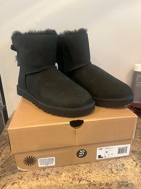 UGG Mini Bailey Bow 8 NIB